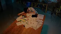Cena do episódio 7: Estranho de Summer Night