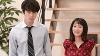 Cena do episódio 2 de RECÉM-CASADOS