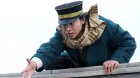 Cena do episódio 2: Pescando um assassino de Golden Kamuy: A Caça aos Prisioneiros em Hokkaido