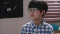 Cena do episódio 32 de Parceira Suspeita
