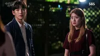 Cena do episódio 34 de Parceira Suspeita
