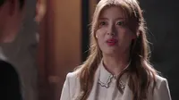 Cena do episódio 9 de Parceira Suspeita
