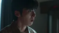 Cena do episódio 7: Meu Nome de The Lie We Lived In