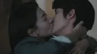 Cena do episódio 17 de The Day of Becoming You
