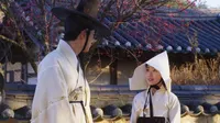 Cena do episódio 15 de Secret Royal Inspector & Joy