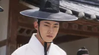 Cena do episódio 4 de Secret Royal Inspector & Joy