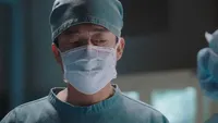 Cena do episódio 15: Síndrome da pedra que se destaca de Dr. Romântico