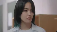 Cena do episódio 6: Tables Turned de O Jogo da Pirâmide