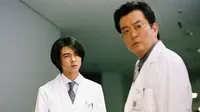 Cena do episódio 11 de A Clínica do Dr. Coto