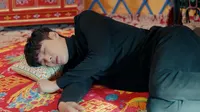Cena do episódio 31 de Os olhos dourados