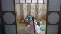 Cena do episódio 12 de Papel de Rainha