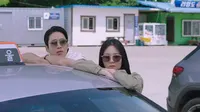 Cena do episódio 3: The Real Kiss de LTNS