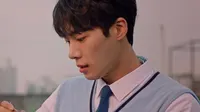 Cena do episódio 8 de School 2021