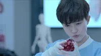 Cena do episódio 17 de Médico Legista: Dr. Qin