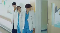 Cena do episódio 10 de Hospital Playlist