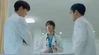 Cena do episódio 5 de Hospital Playlist