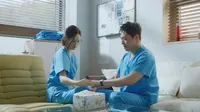 Cena do episódio 8 de Hospital Playlist