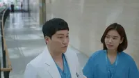 Cena do episódio 5 de Hospital Playlist