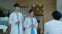 Cena do episódio 6 de Hospital Playlist