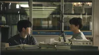 Cena do episódio 4 de Conexões Traiçoeiras