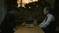 Cena do episódio 9 de Conexões Traiçoeiras