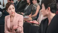Cena do episódio 1 de A Vida Privada Dela