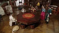 Cena do episódio 16 de Uma Árvore de Raízes Profundas
