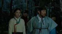 Cena do episódio 23 de Uma Árvore de Raízes Profundas