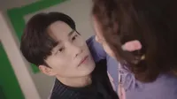 Cena do episódio 2: My Girlfriend Is An Alien de Menina de Planeta Alienígena Chai Xiaoqi