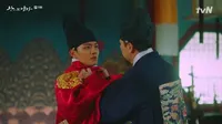 Cena do episódio 11 de O Palhaço Coroado