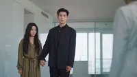 Cena do episódio 24 de Amor Entre Linhas
