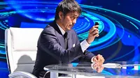 Cena do episódio 1 de News Anchor