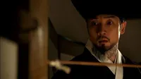 Cena do episódio 7 de Porta Secreta